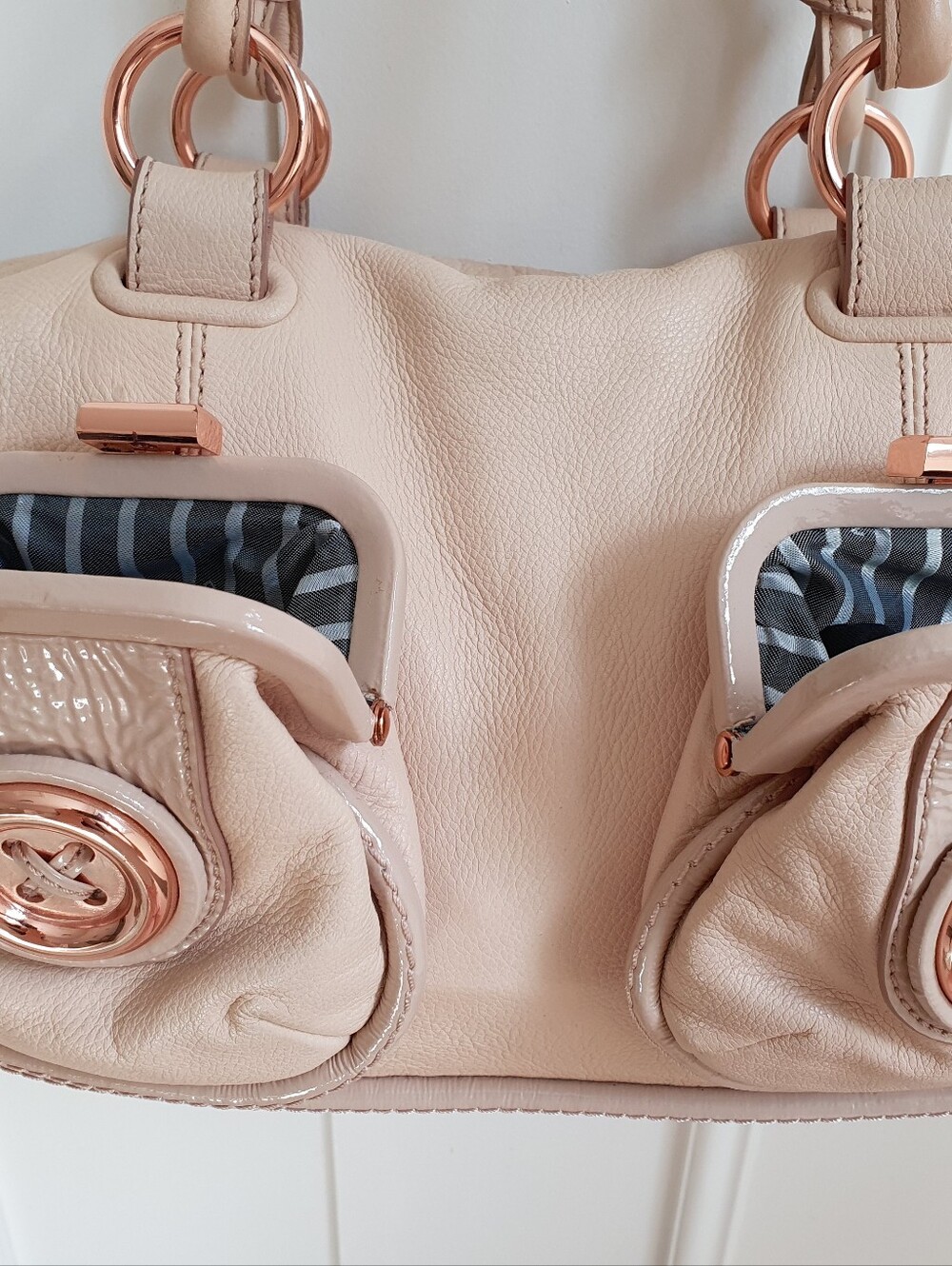 Mimco leather rose-gold accent handbag - Picture 3 of 11